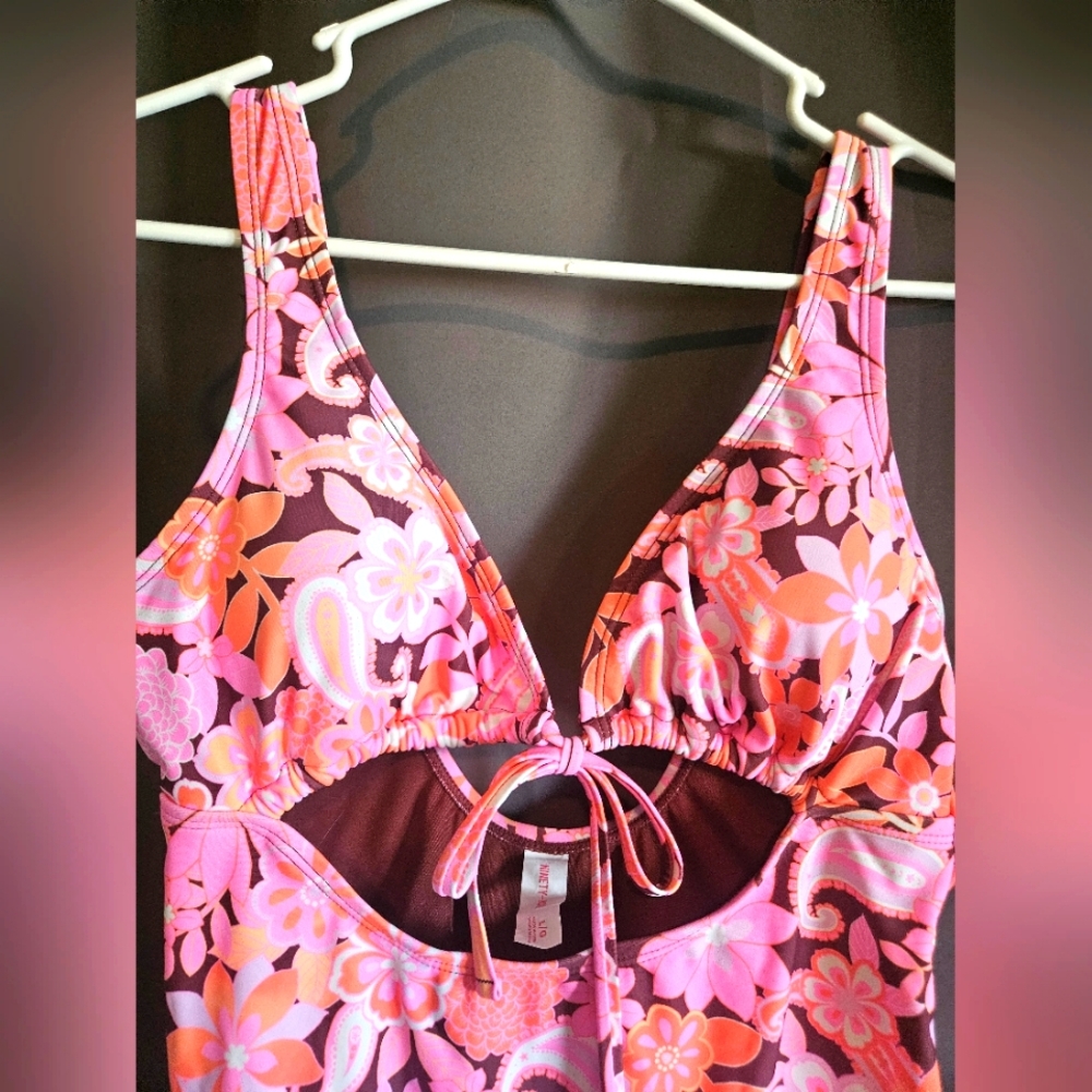 Junior's size Large swimsuit from Kohl's never worn only tried on